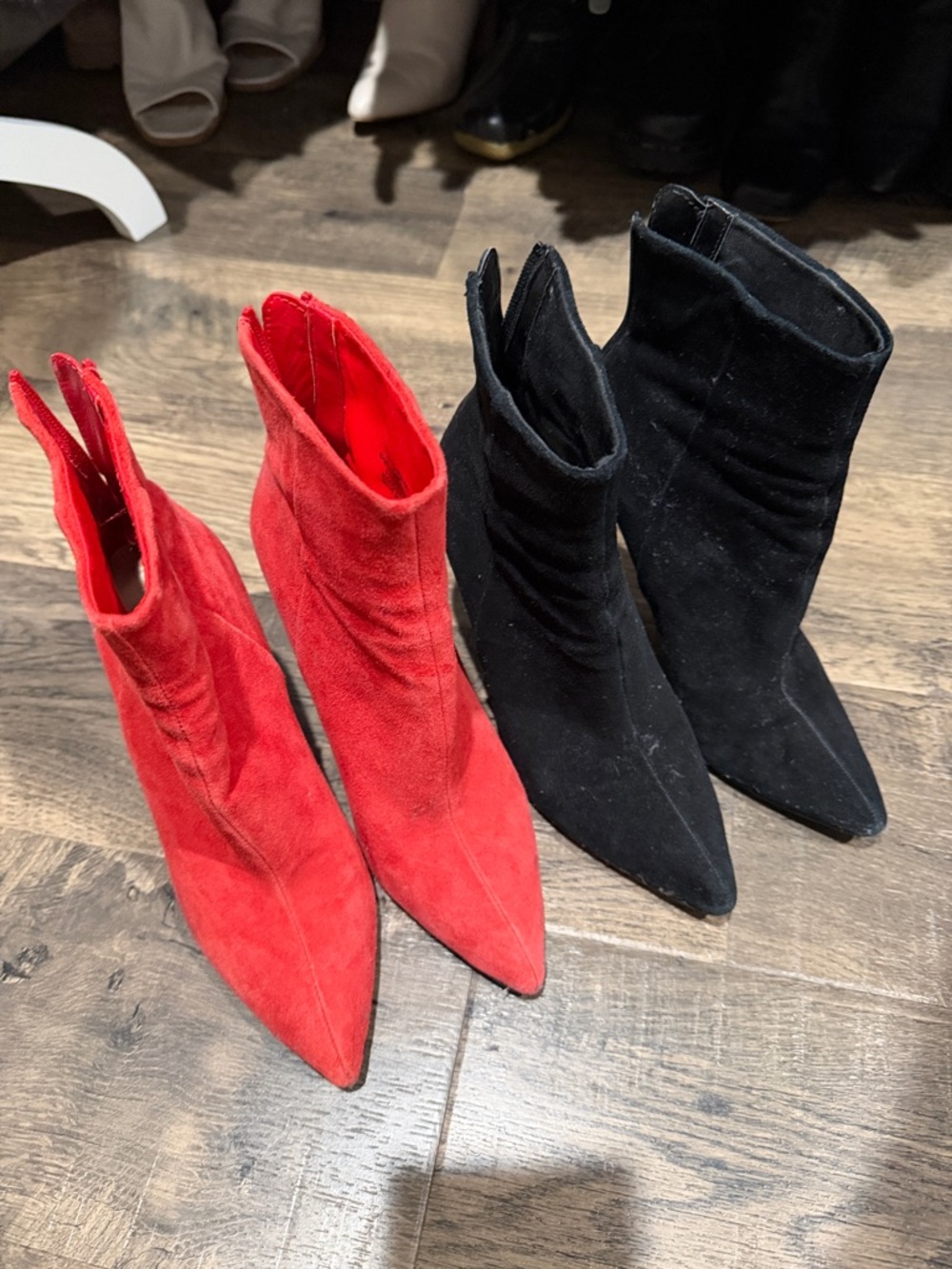 Steve Madden Carey Pointed-Toe Suede Ankle Boots - Red & Black Bundle
